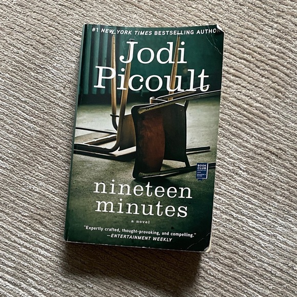 Other - Nineteen Minutes by Jodi Picoult Thriller Mystery Suspense Nonfiction Book Books